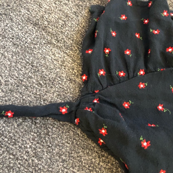 Brandy Melville Tie Front Top - Picture 4 of 4